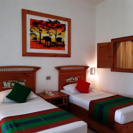 The Oasis Beach Resort Hambantota Exteriör bild
