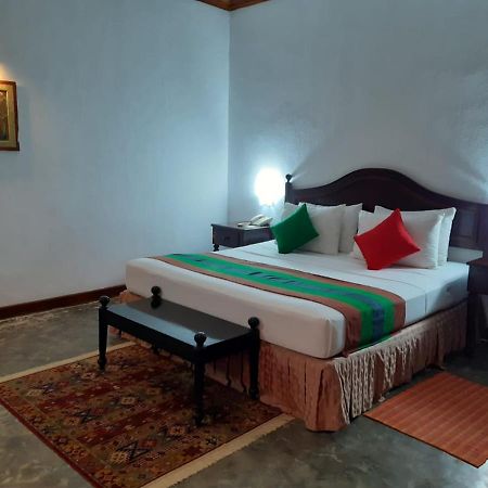The Oasis Beach Resort Hambantota Exteriör bild
