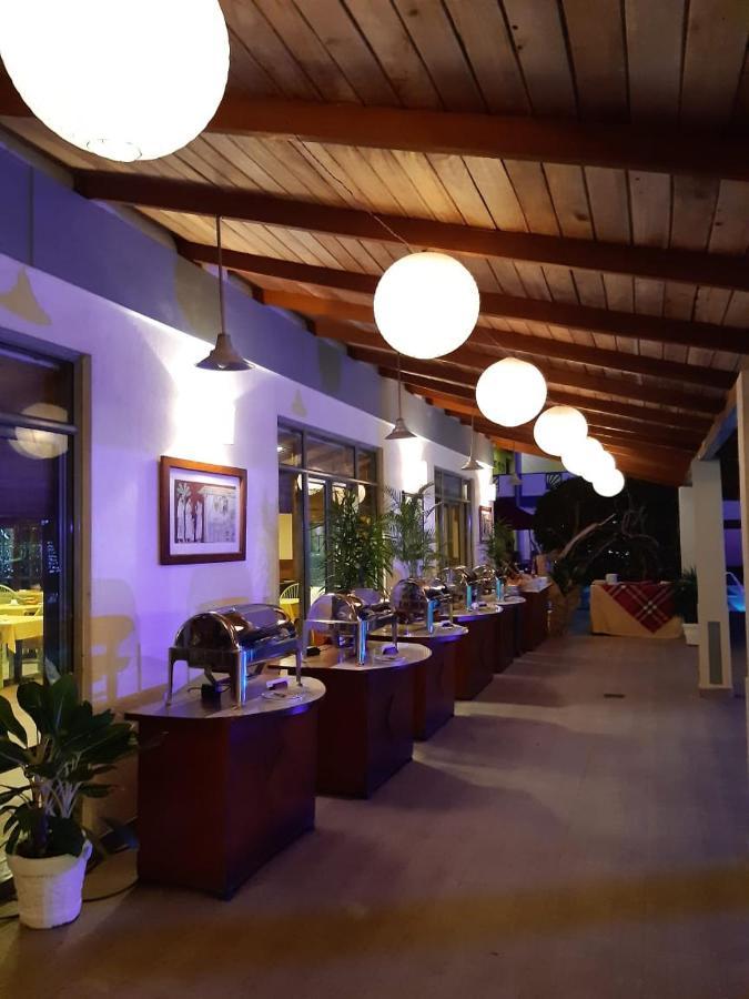 The Oasis Beach Resort Hambantota Exteriör bild