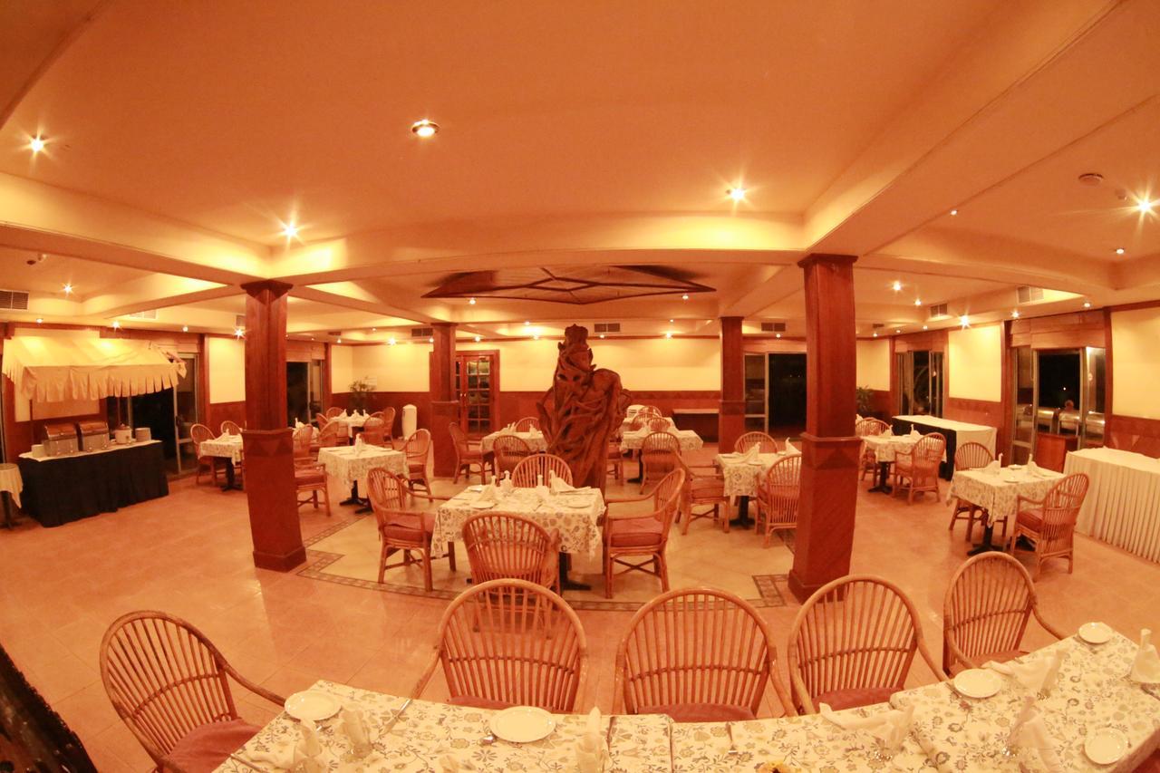 The Oasis Beach Resort Hambantota Exteriör bild