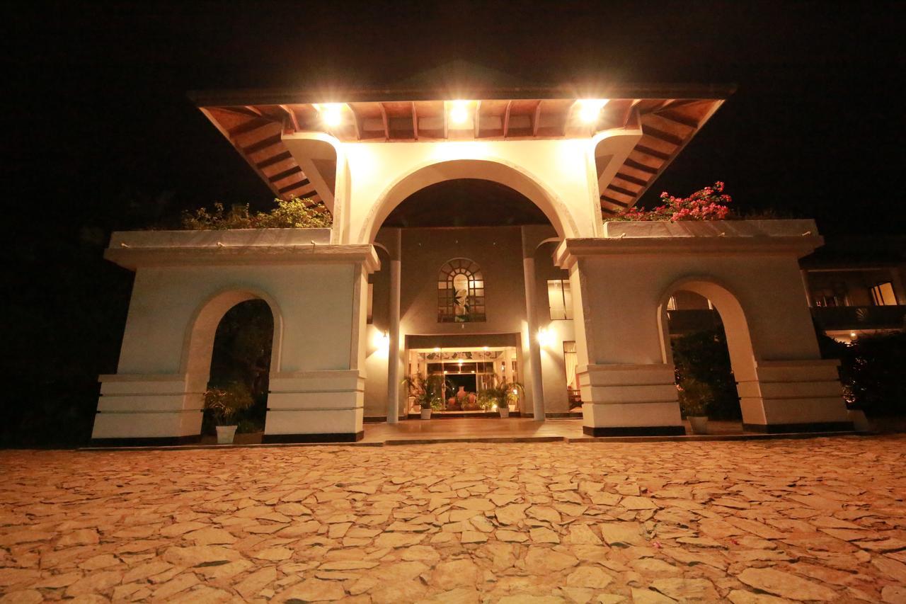 The Oasis Beach Resort Hambantota Exteriör bild