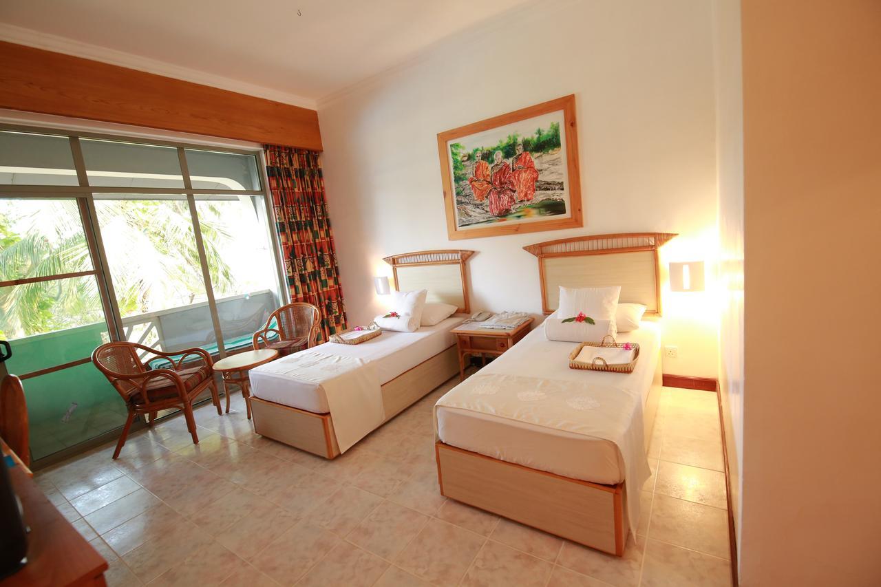 The Oasis Beach Resort Hambantota Exteriör bild