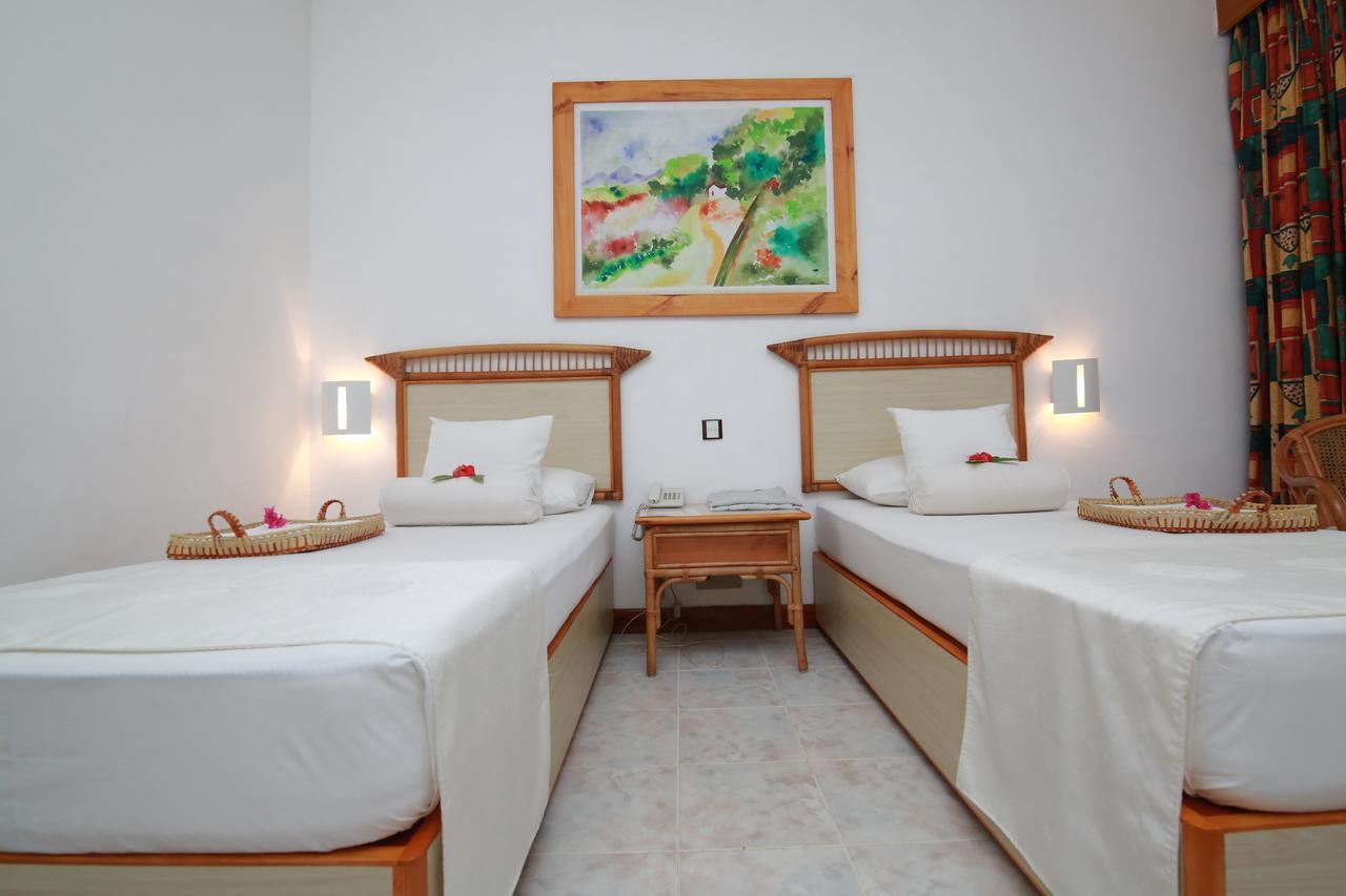The Oasis Beach Resort Hambantota Exteriör bild