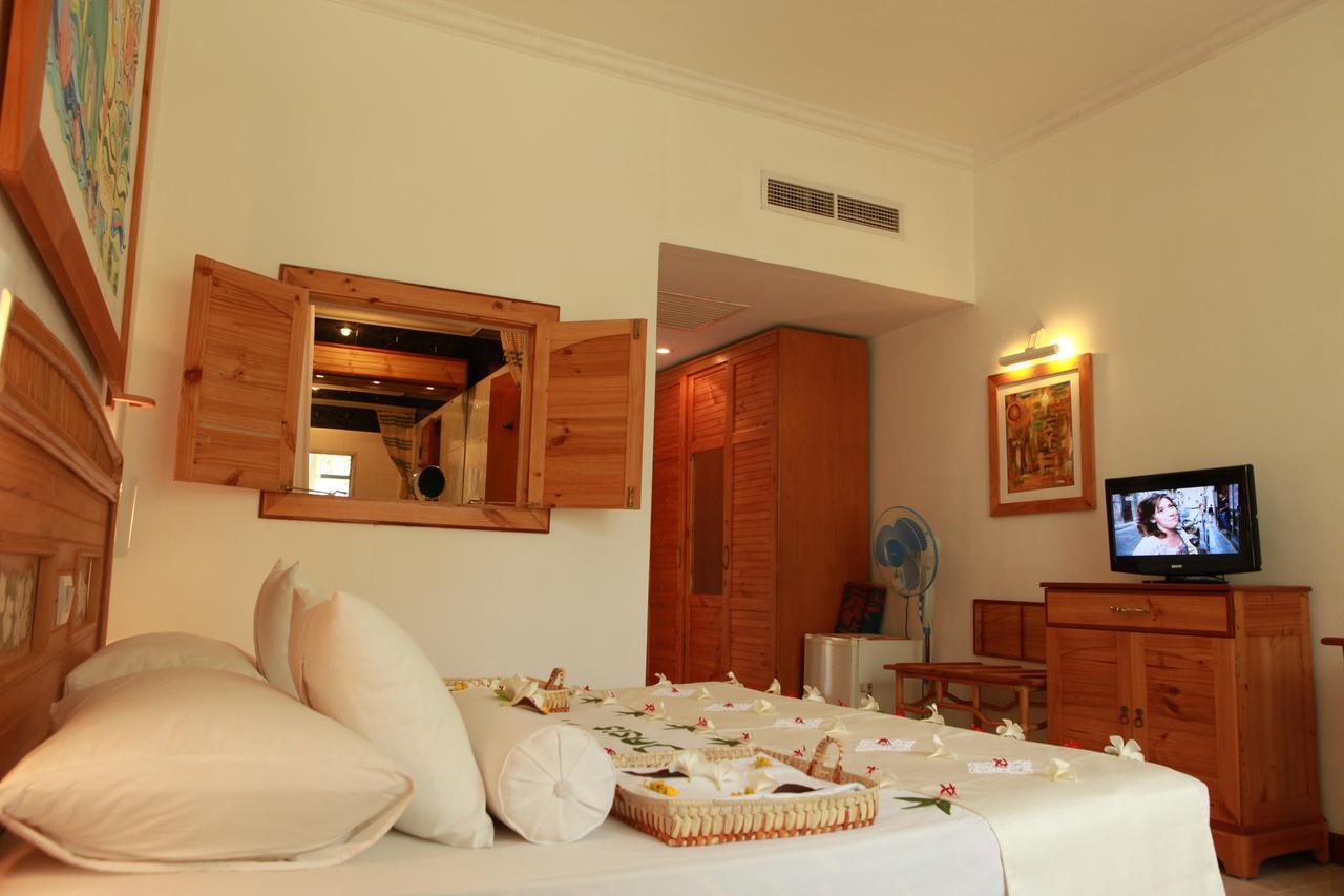 The Oasis Beach Resort Hambantota Exteriör bild