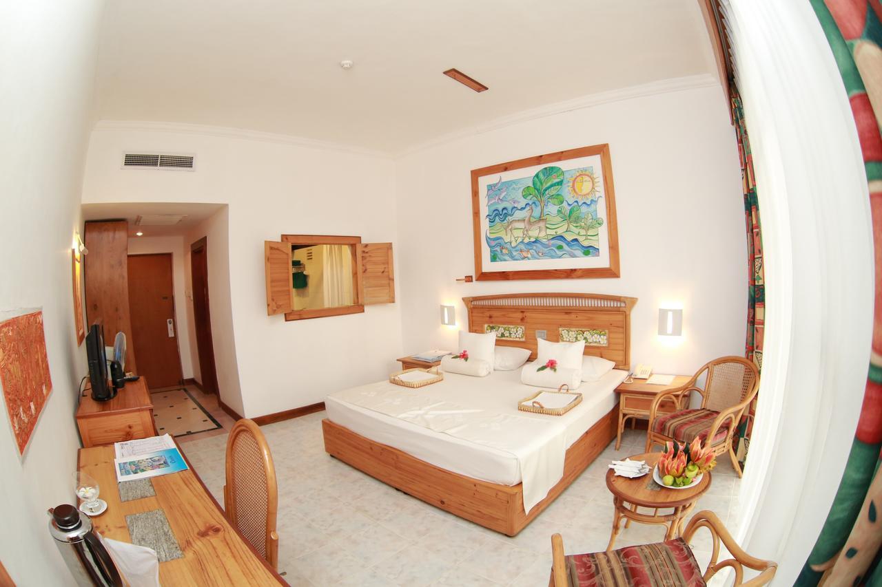 The Oasis Beach Resort Hambantota Exteriör bild