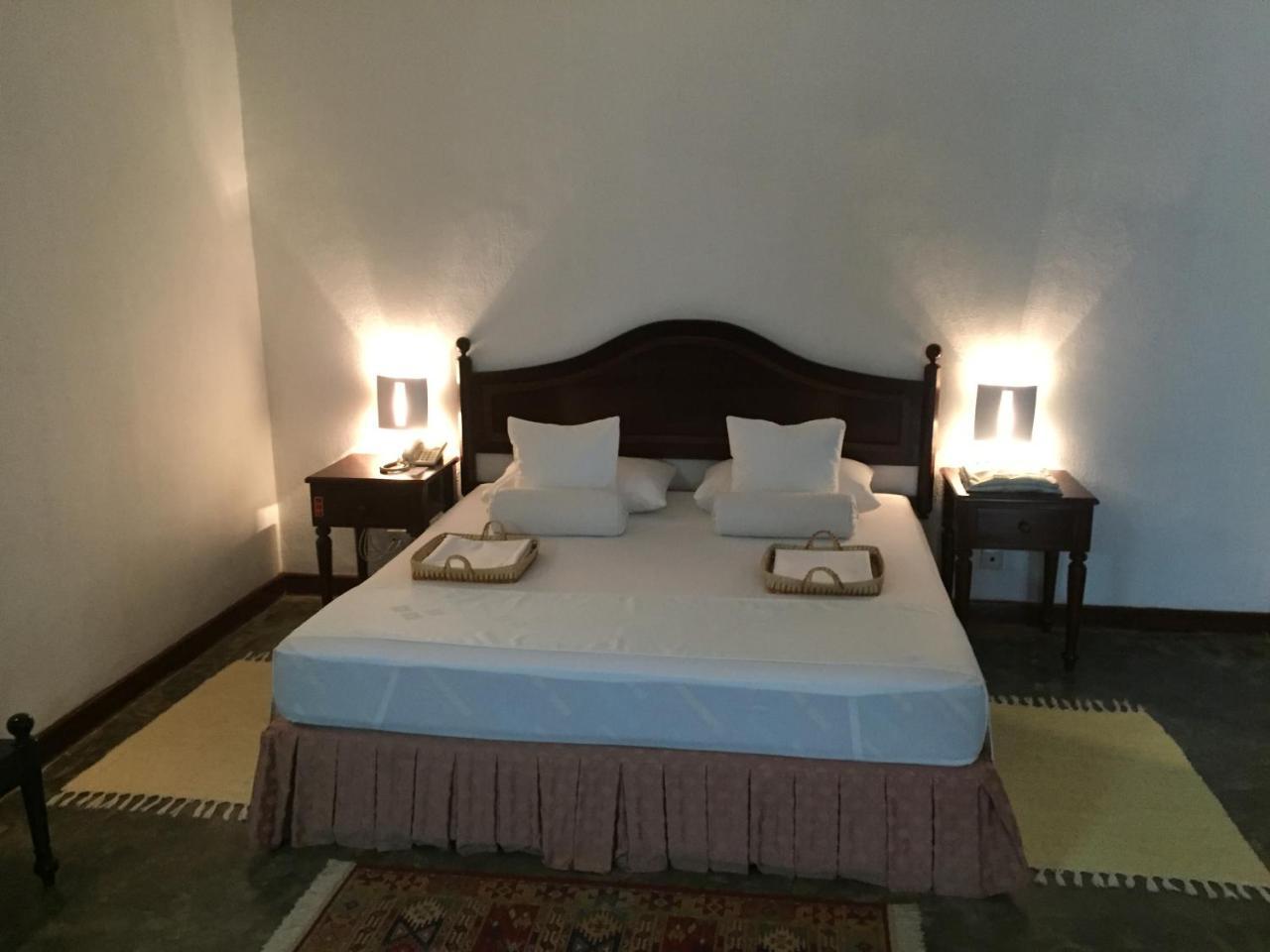 The Oasis Beach Resort Hambantota Exteriör bild