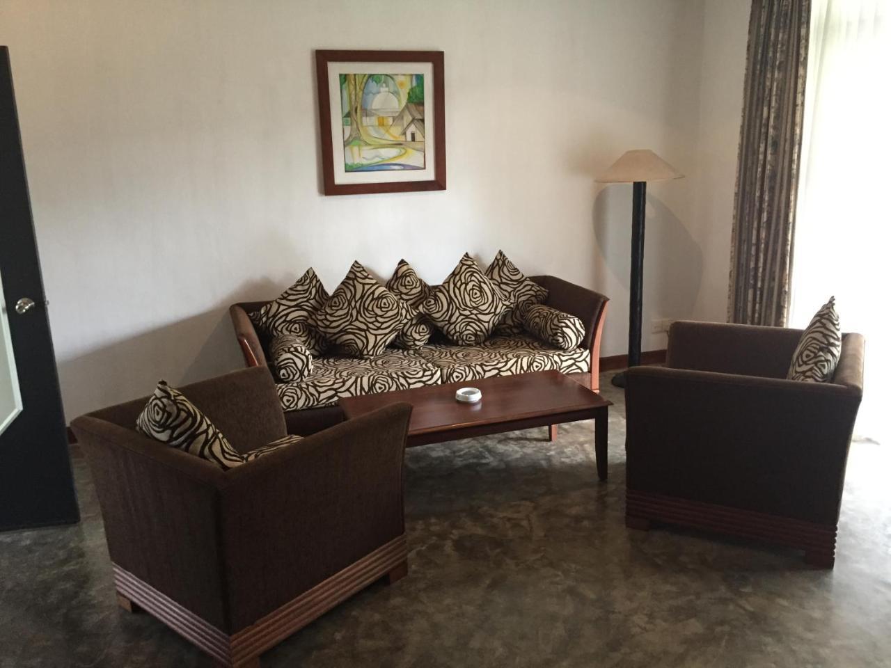 The Oasis Beach Resort Hambantota Exteriör bild