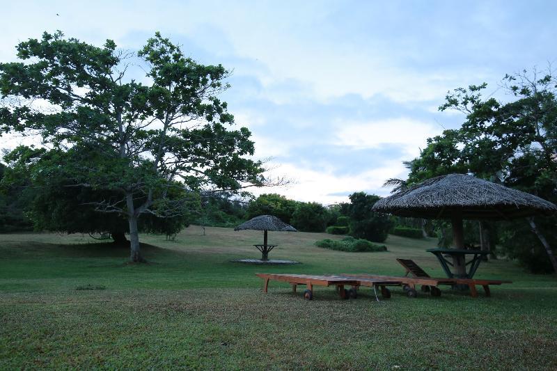 The Oasis Beach Resort Hambantota Exteriör bild